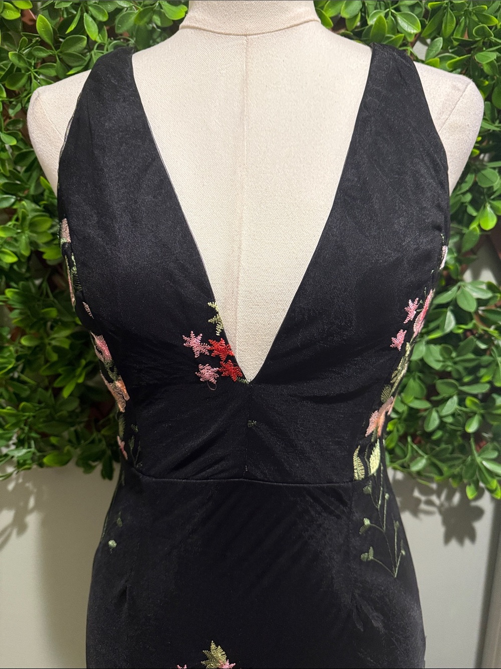 NWT-Soiree Blossom Black Floral Embroidered Mermaid Maxi Dress - Picture 4 of 16